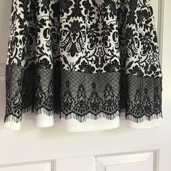 French sleeveless black and white lace dress - Picture 4 of 6